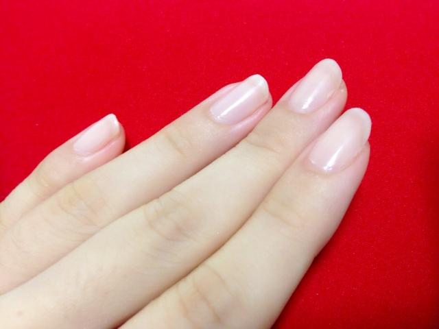 爪が割れる原因と理由【ケア方法】手足の爪をきれいに保つ!