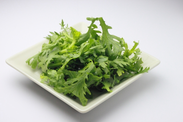 デトックス効果もある春菊ダイエット【肌荒れ改善にも】